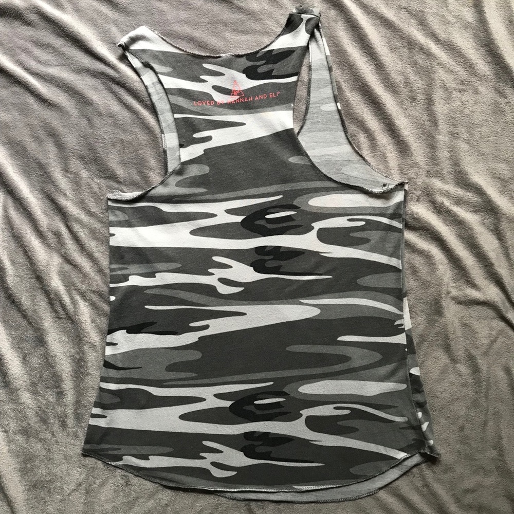 *SOLD* Neon Mamma Bear Camo Tank Top 🐻 💕 - Picture 3 of 6